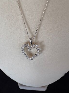 Source Unknown Silver Heart Pendant Necklace with Clear Stones